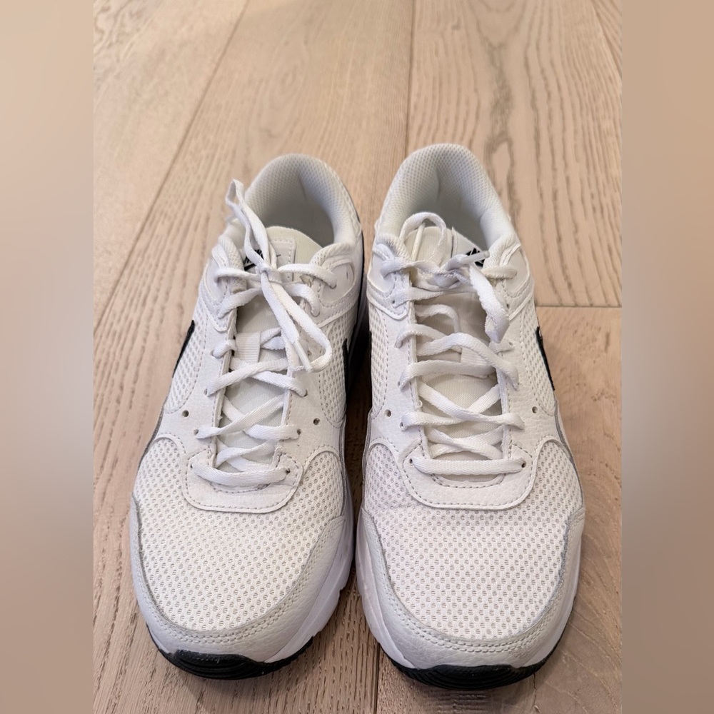 Nike White and Black Womens Air Max SC